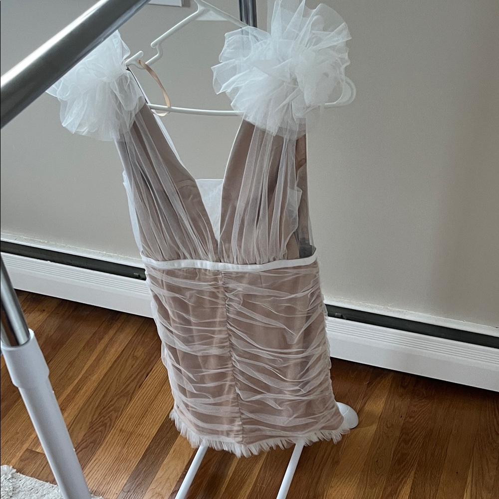 Selfie Leslie White and Tan Mini Dress